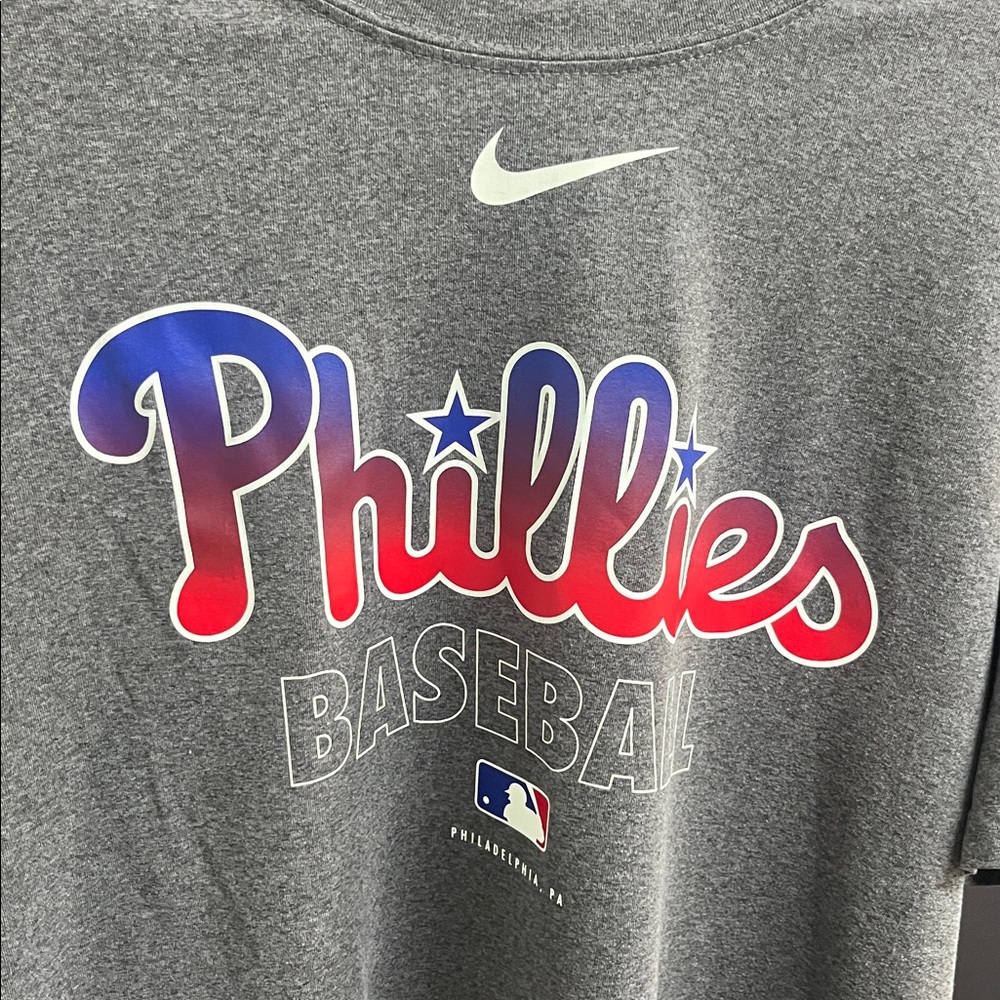 Nike Gray Dri-fit Phillies Baseball Tee with Red & Blue Script!! EUC ❤️💙🤍